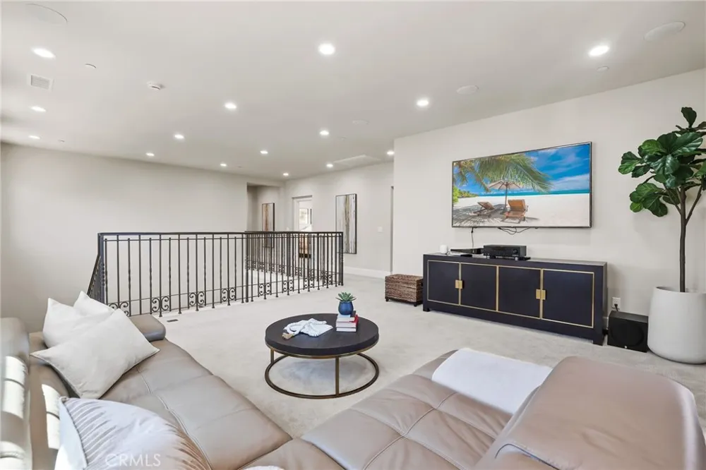109 Andirons Irvine, CA 92602