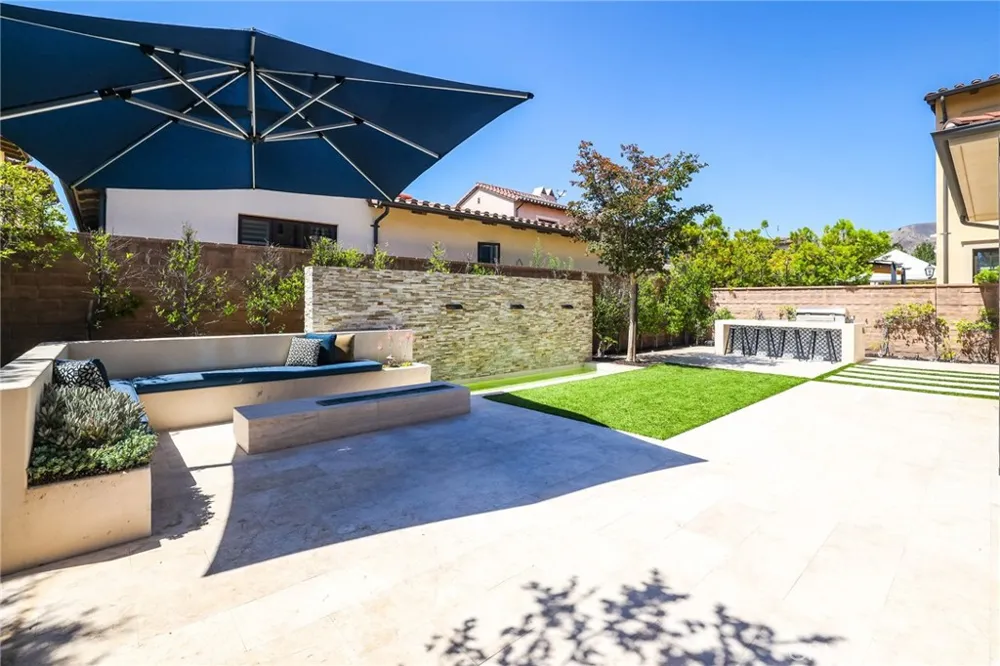 109 Andirons Irvine, CA 92602