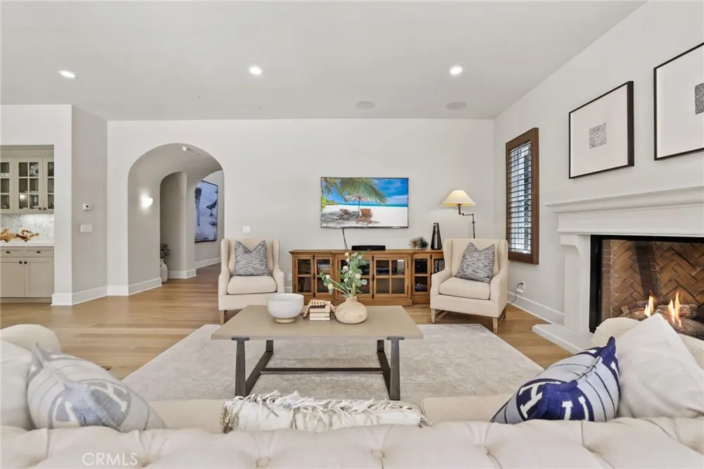 109 Andirons Irvine, CA 92602