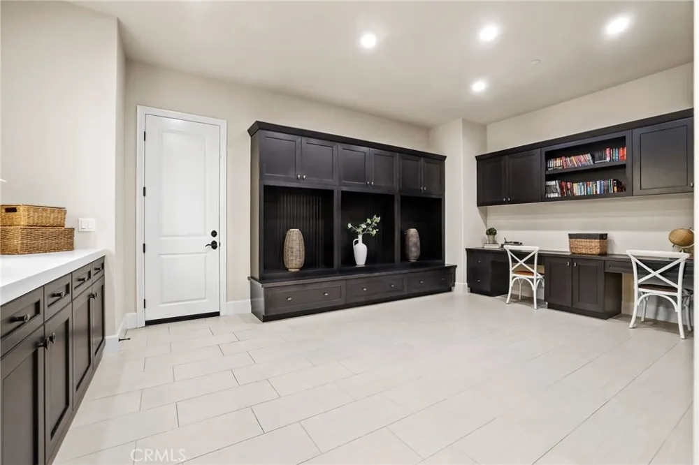 109 Andirons Irvine, CA 92602