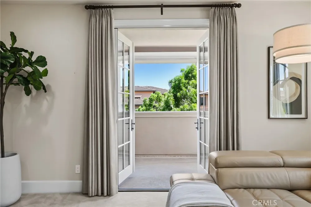 109 Andirons Irvine, CA 92602