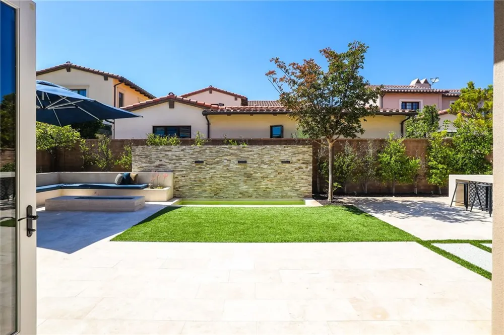 109 Andirons Irvine, CA 92602