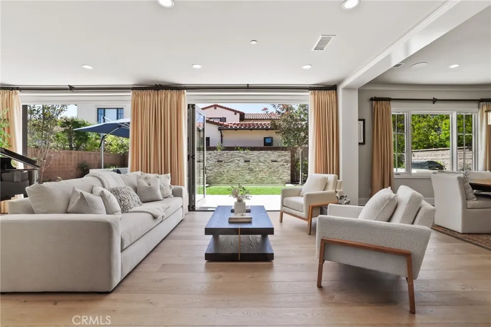 109 Andirons Irvine, CA 92602