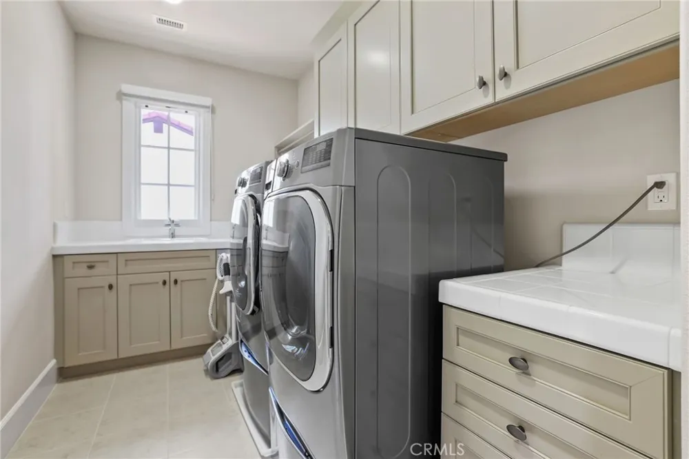 109 Andirons Irvine, CA 92602