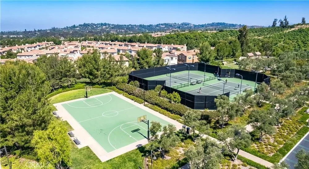 109 Andirons Irvine, CA 92602