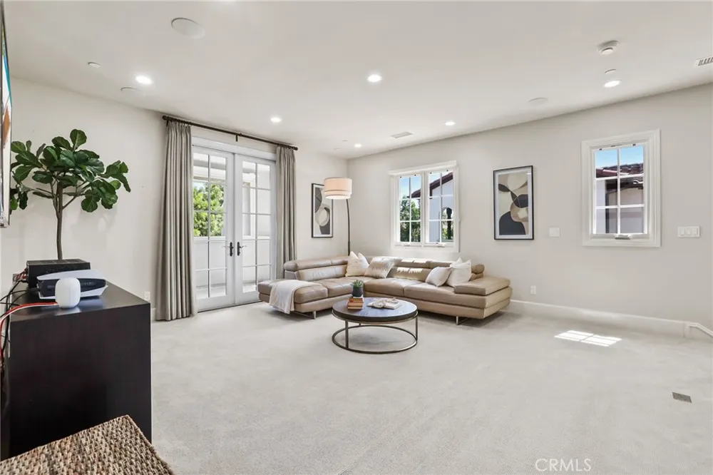 109 Andirons Irvine, CA 92602