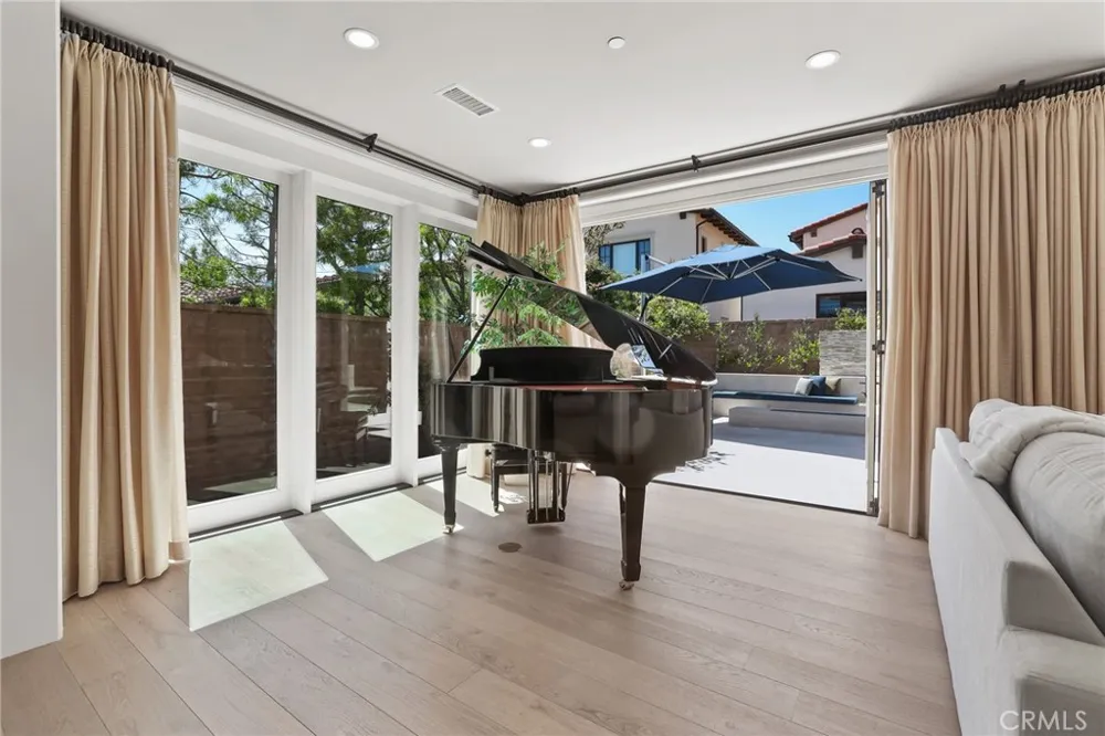 109 Andirons Irvine, CA 92602