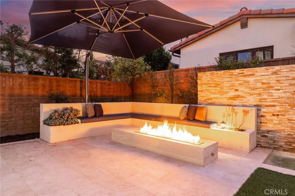 109 Andirons Irvine, CA 92602