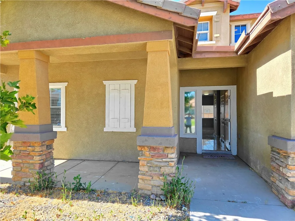 15338 Baxter Street Victorville, CA 92394