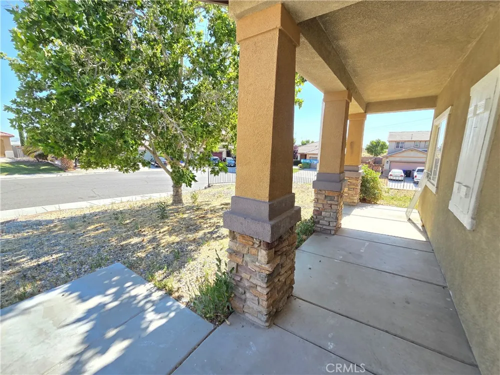 15338 Baxter Street Victorville, CA 92394