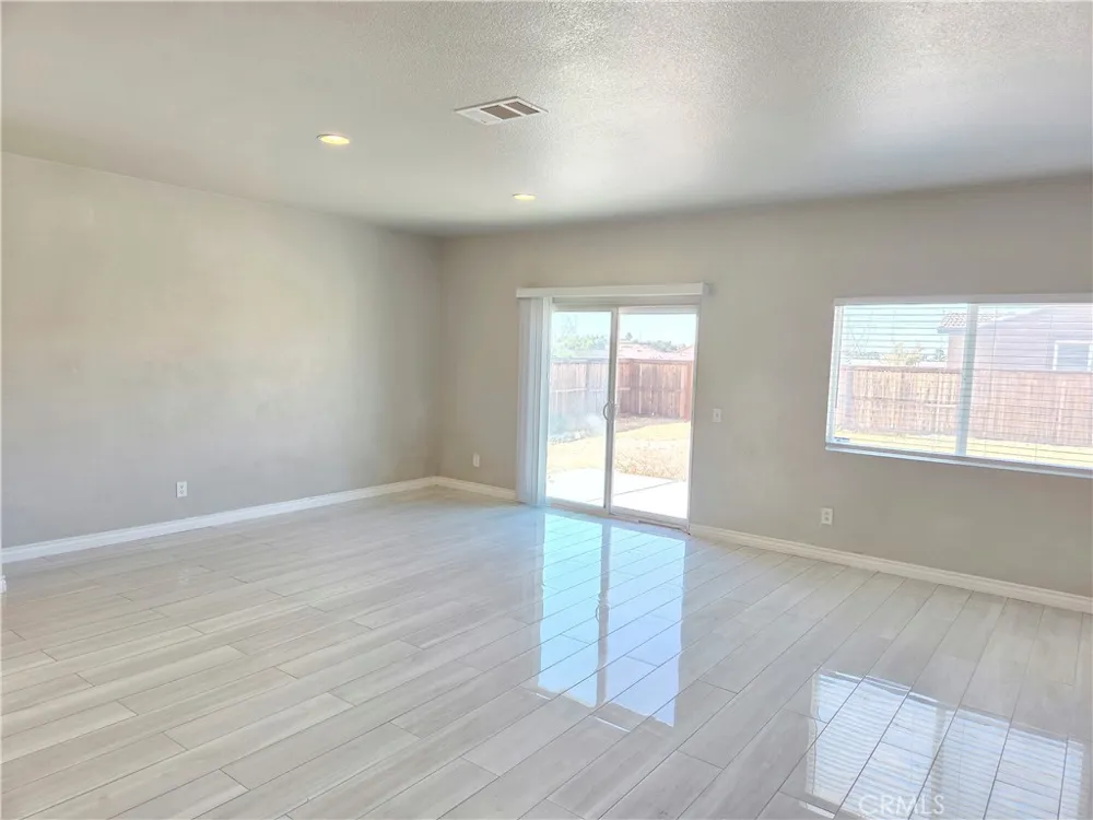 15338 Baxter Street Victorville, CA 92394