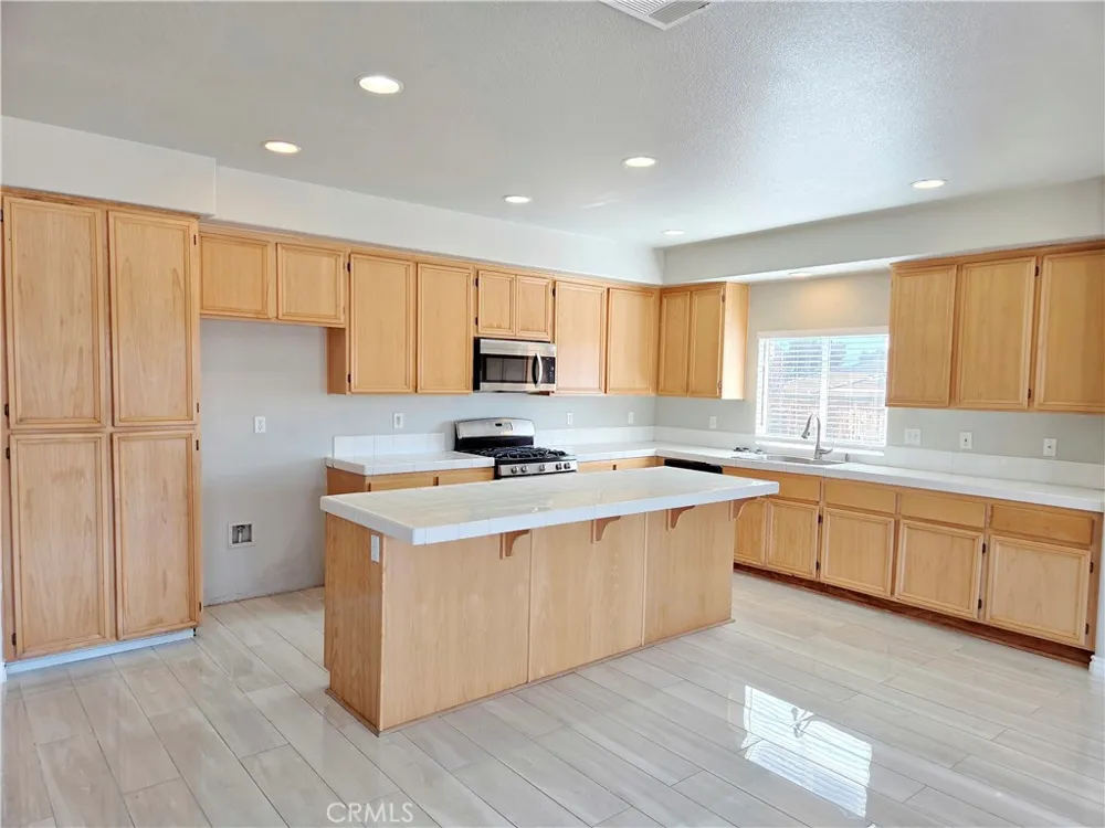15338 Baxter Street Victorville, CA 92394