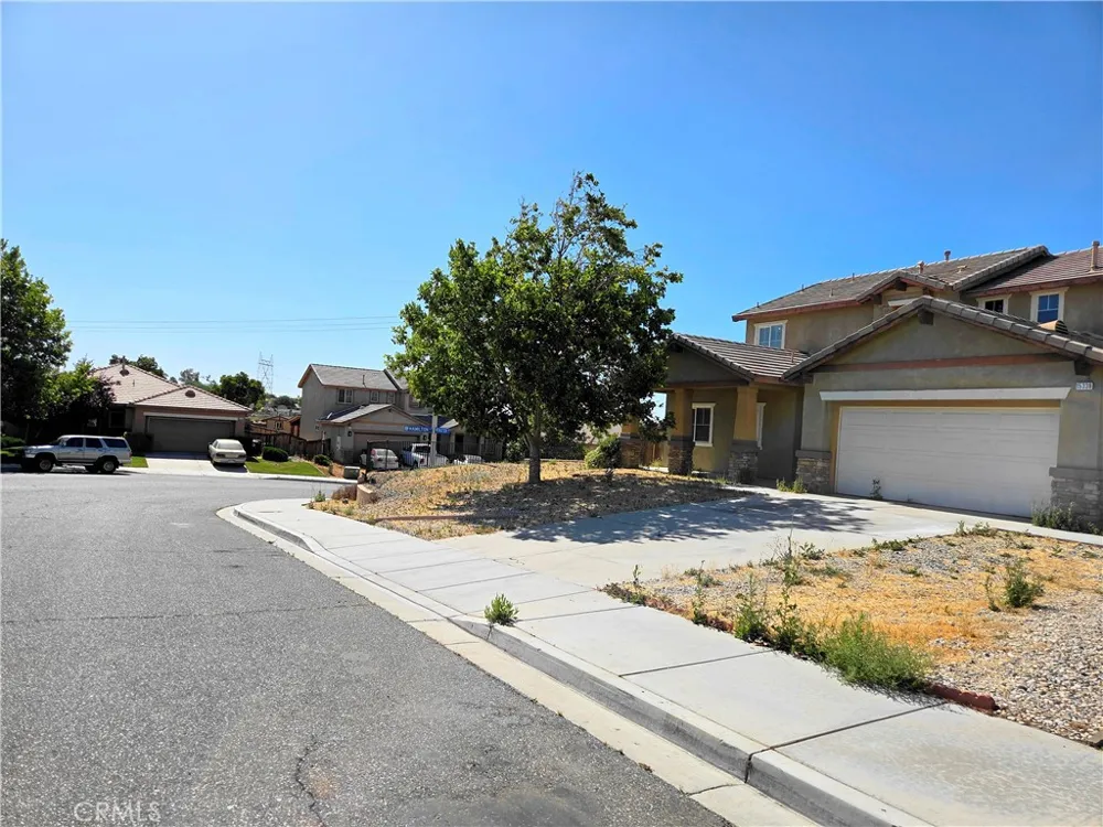 15338 Baxter Street Victorville, CA 92394