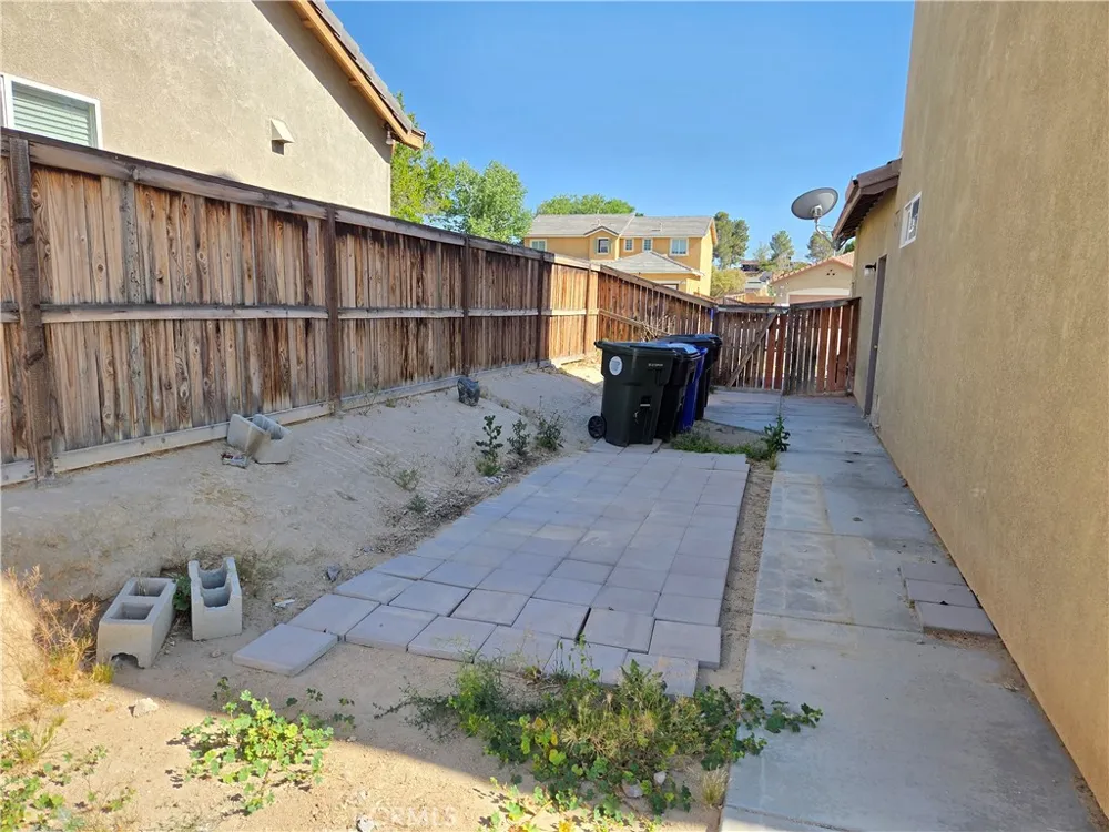 15338 Baxter Street Victorville, CA 92394