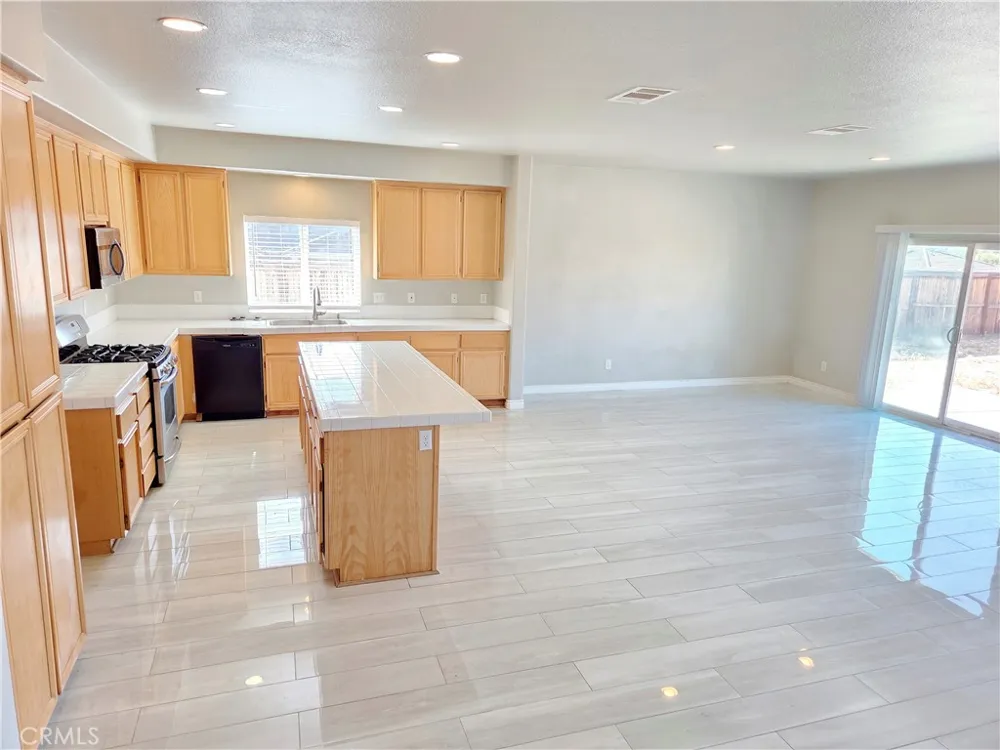 15338 Baxter Street Victorville, CA 92394