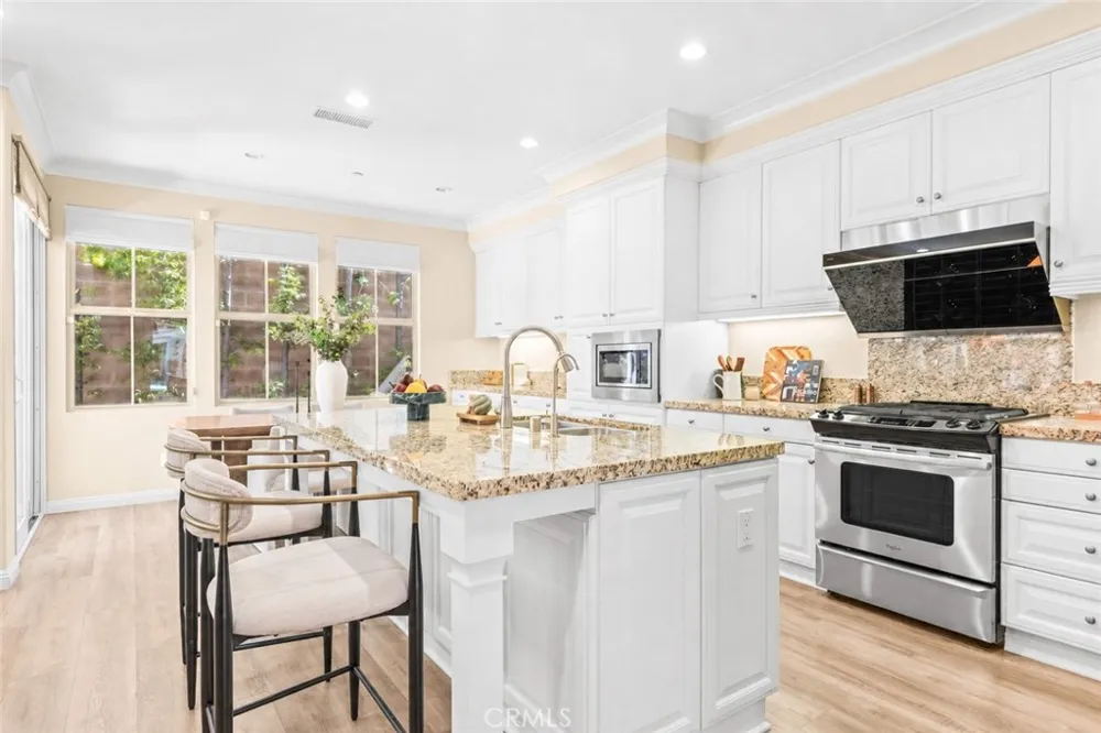 30 Larkfield Irvine, CA 92620