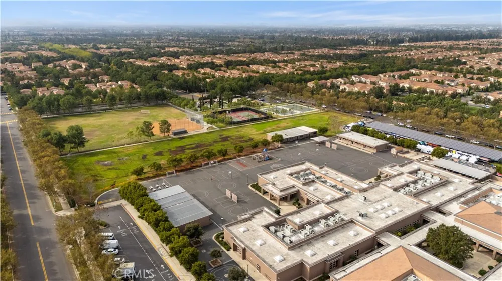 30 Larkfield Irvine, CA 92620