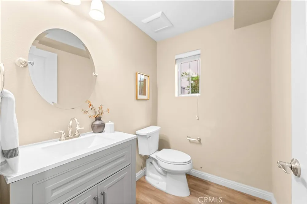 30 Larkfield Irvine, CA 92620