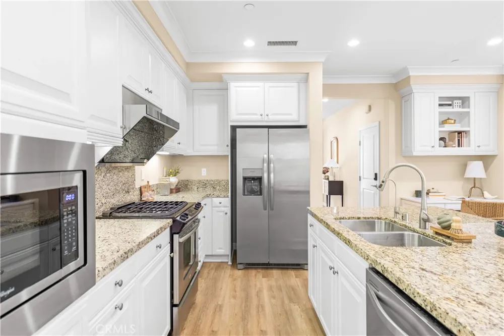 30 Larkfield Irvine, CA 92620