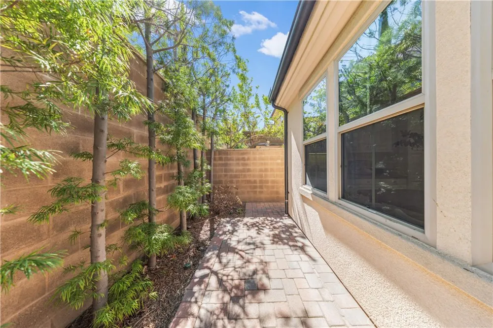 30 Larkfield Irvine, CA 92620