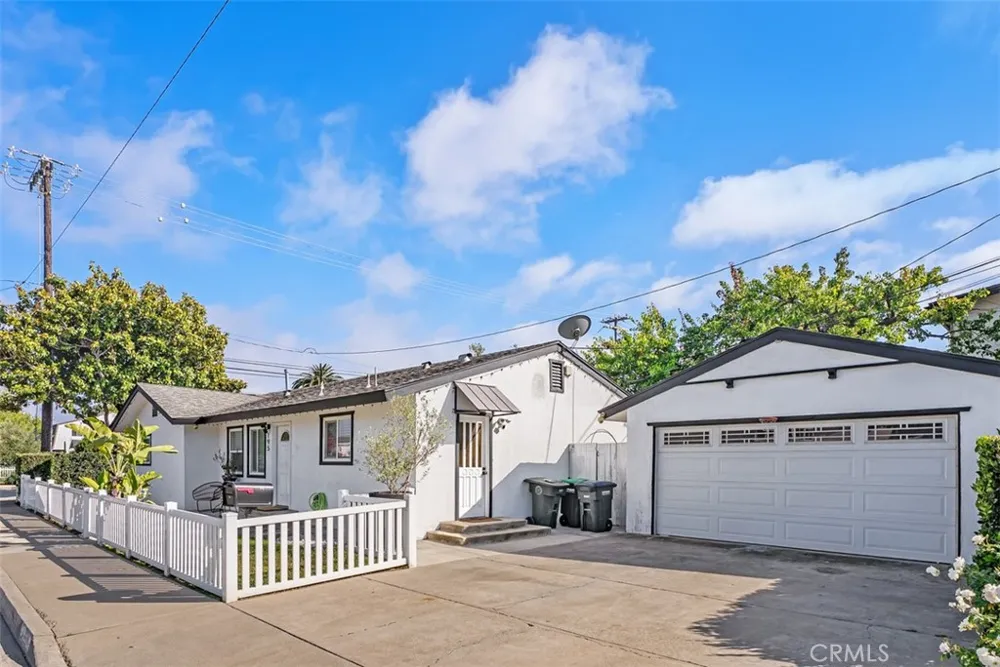 195 Broadway Costa Mesa, CA 92627