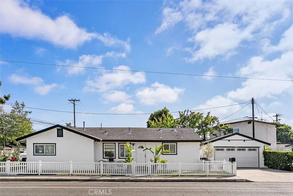 195 Broadway Costa Mesa, CA 92627