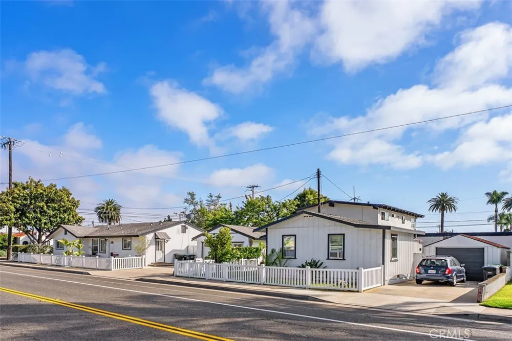 195 Broadway Costa Mesa, CA 92627