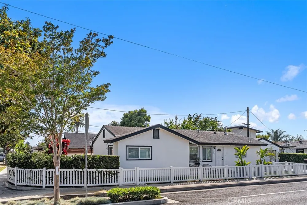 195 Broadway Costa Mesa, CA 92627
