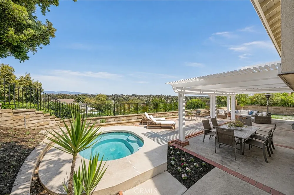 23472 Via Chiripa Mission Viejo, CA 92691