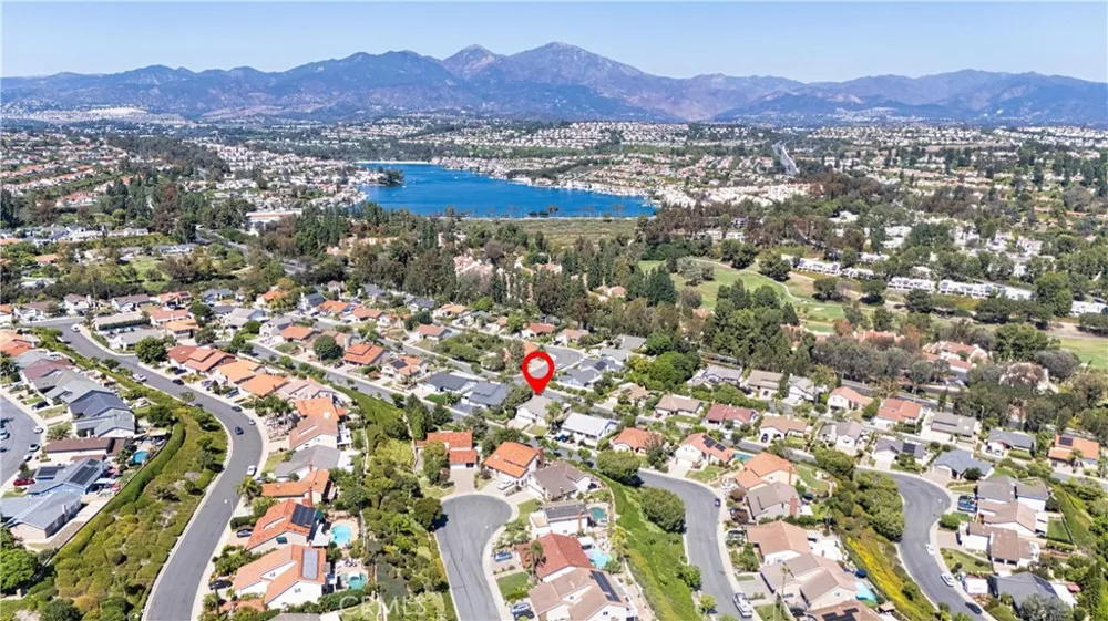 23472 Via Chiripa Mission Viejo, CA 92691