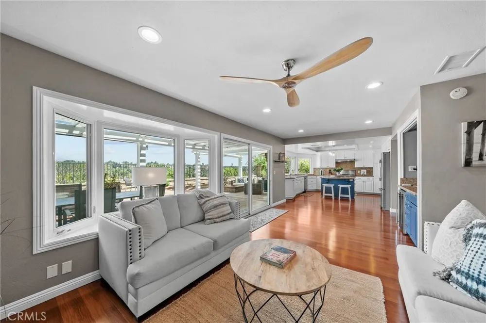 23472 Via Chiripa Mission Viejo, CA 92691