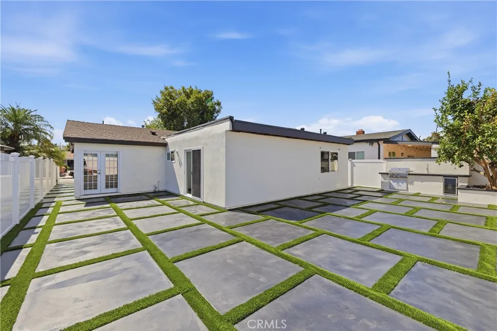 24961 Express Laguna Hills, CA 92653