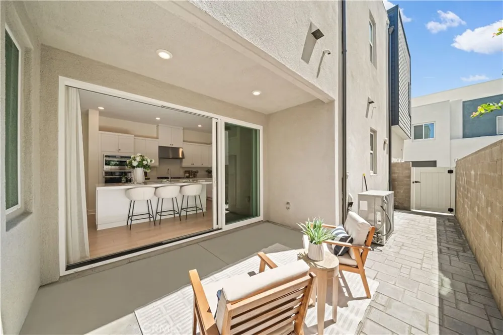 126 Baluster Irvine, CA 92618