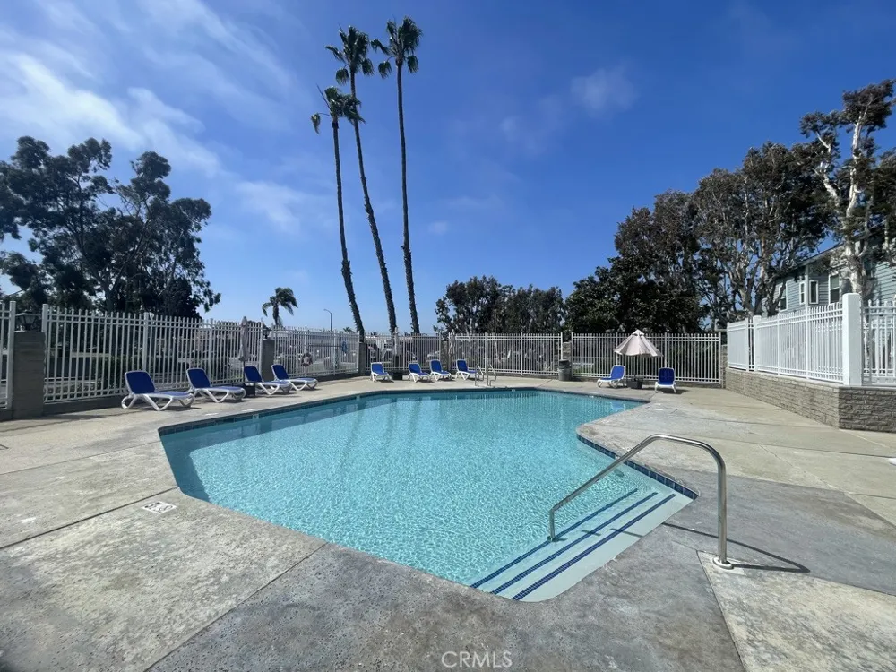 16960 Algonquin Street #I-204 Huntington Beach, CA 92649