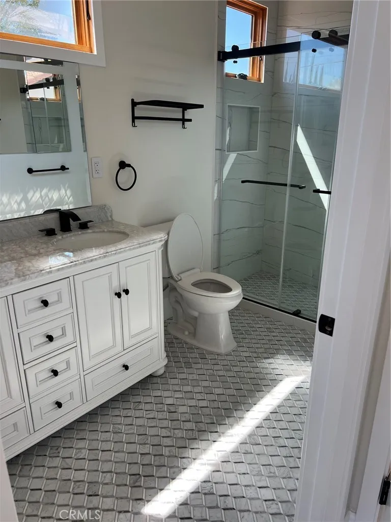 20329 Stagg Street Winnetka, CA 91306