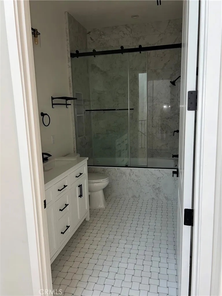 20329 Stagg Street Winnetka, CA 91306