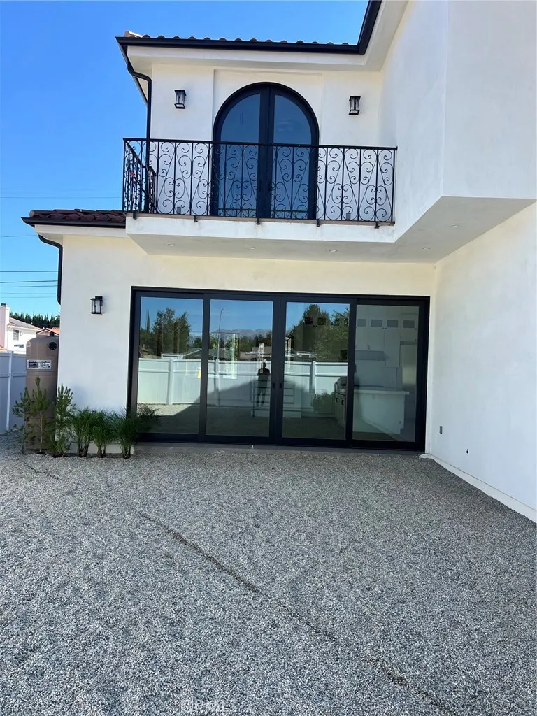 20329 Stagg Street Winnetka, CA 91306