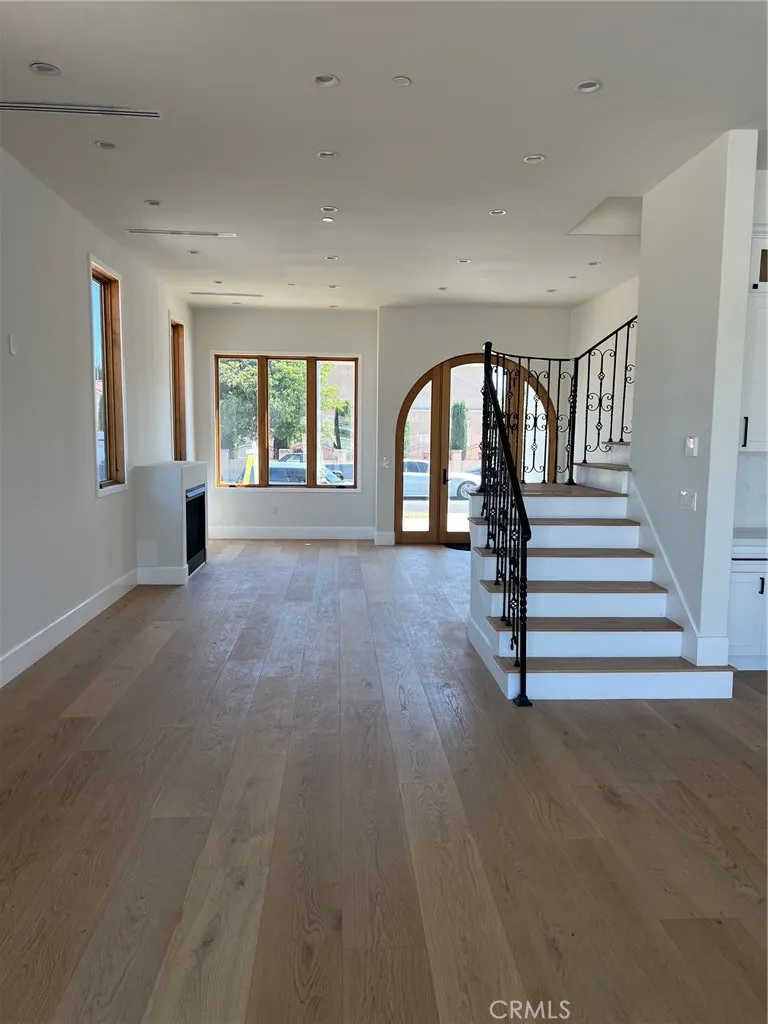 20329 Stagg Street Winnetka, CA 91306