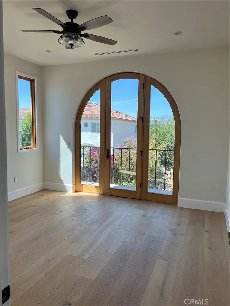 20329 Stagg Street Winnetka, CA 91306