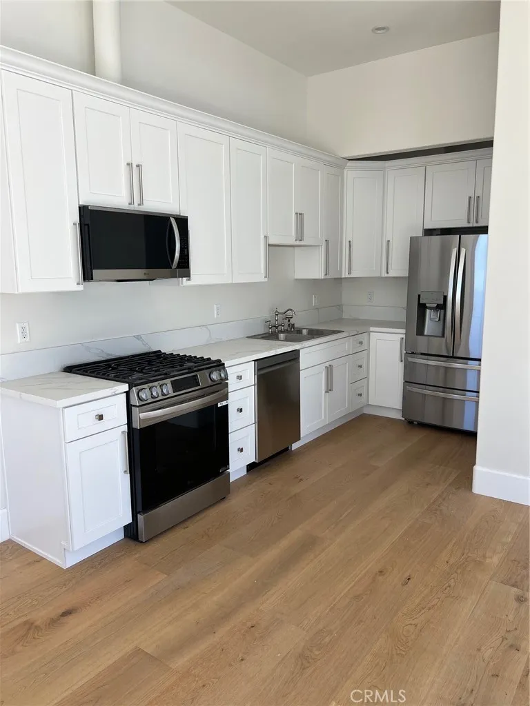 20329 Stagg Street Winnetka, CA 91306