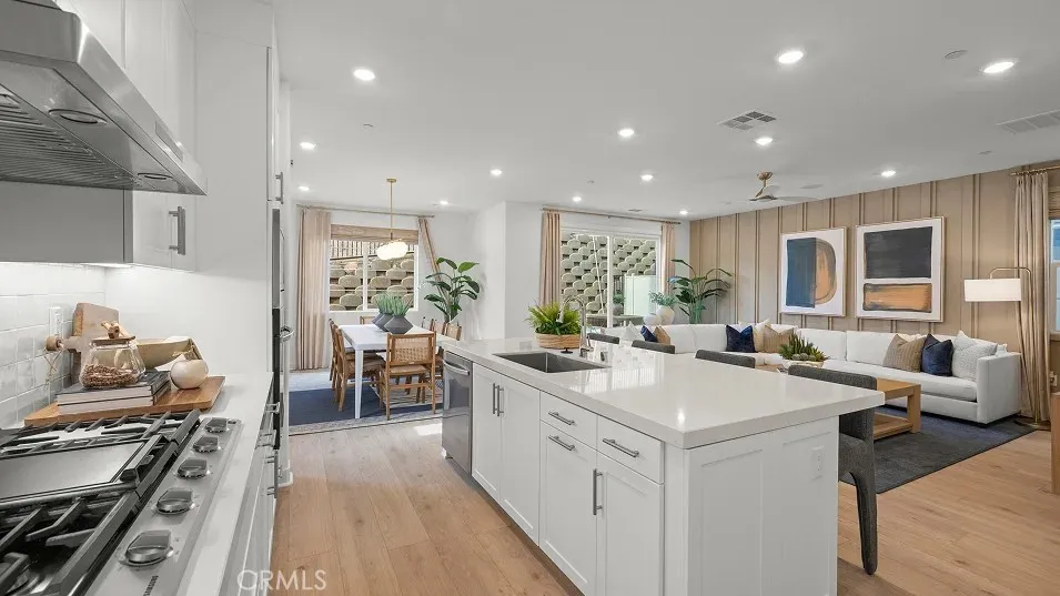 2028 Pyrenes Place Santa Paula, CA 93060