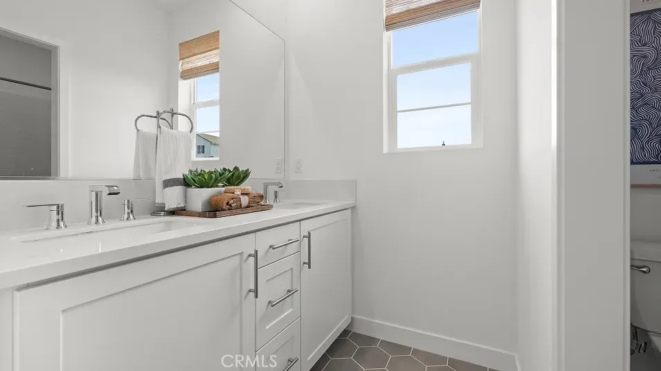2028 Pyrenes Place Santa Paula, CA 93060