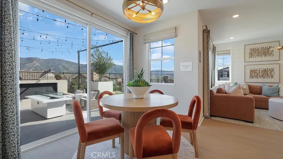 2207 Aneto Way Santa Paula, CA 93060