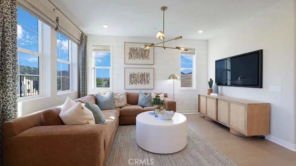 2207 Aneto Way Santa Paula, CA 93060