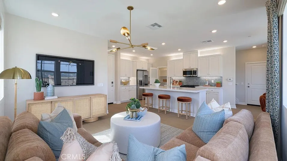 2207 Aneto Way Santa Paula, CA 93060