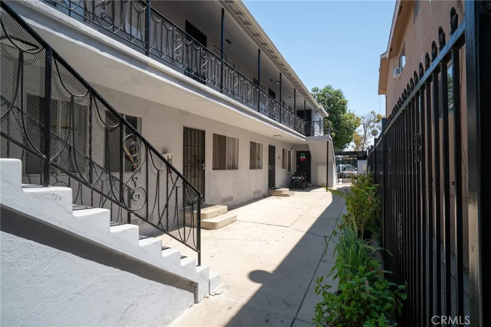 1425 Cedar Avenue Long Beach, CA 90813