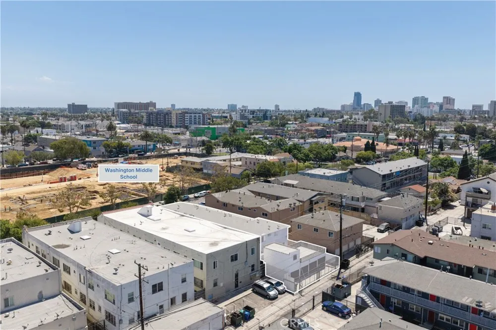 1425 Cedar Avenue Long Beach, CA 90813