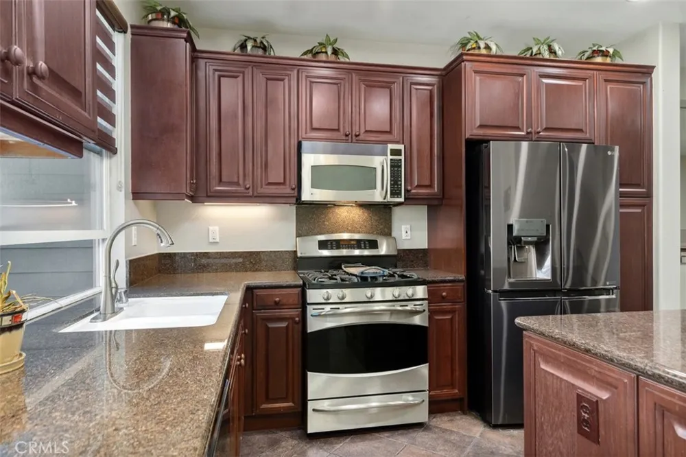 2056 Owens Fullerton, CA 92833