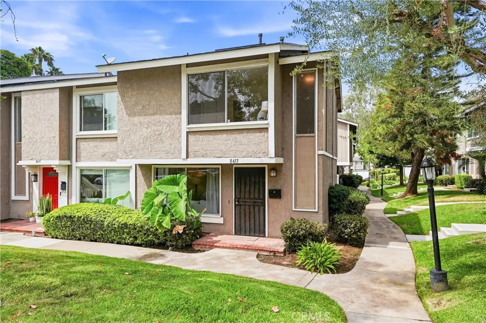 8437 El Arroyo Huntington Beach, CA 92647