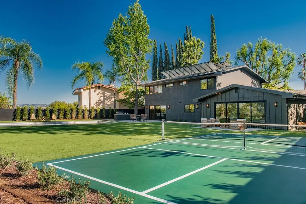 24245 Hatteras Woodland Hills, CA 91367
